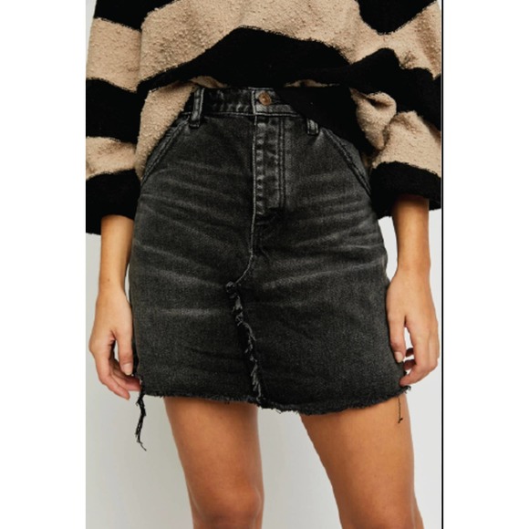 Free People Faded Black Denim Mini Skirt Raw Fringe Hem Size 27 New - Picture 1 of 8